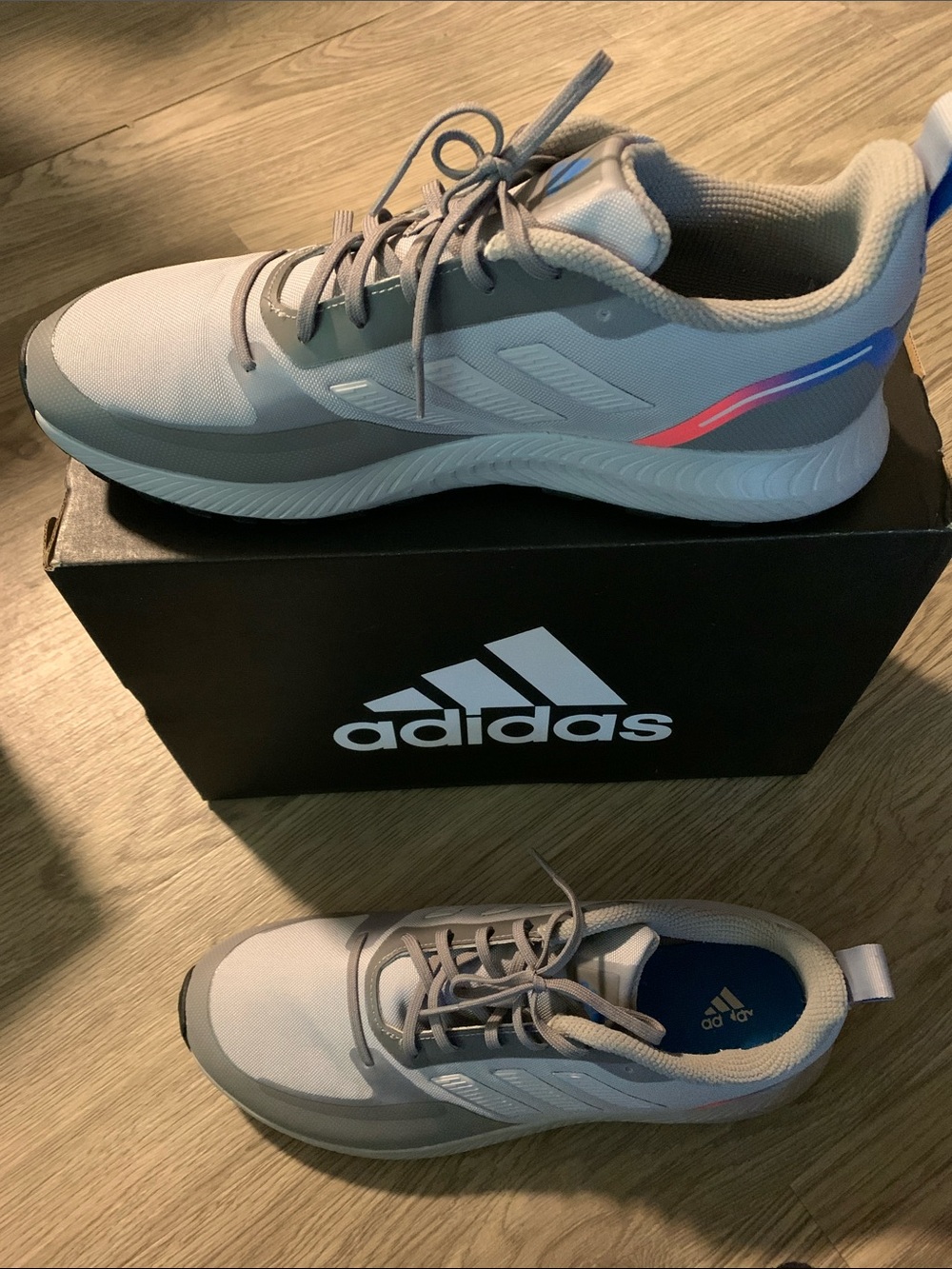 adidas Men's Light Gray Athletic Running Shoes with Blue and Red Accents